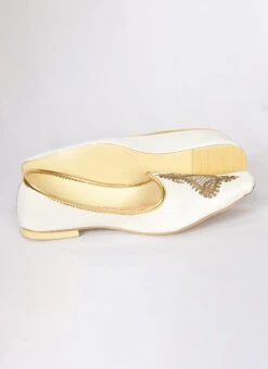 White Raw Silk Hand Work Mojri -Mahra Clothing Shop White Raw Silk Hand Work Mojri MFWMRG23 b